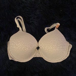 Victoria’s Secret pink bra 34D brand new